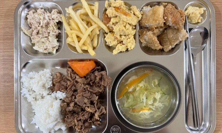 Global Standardの昼食・夕食（ご飯・肉料理・野菜）