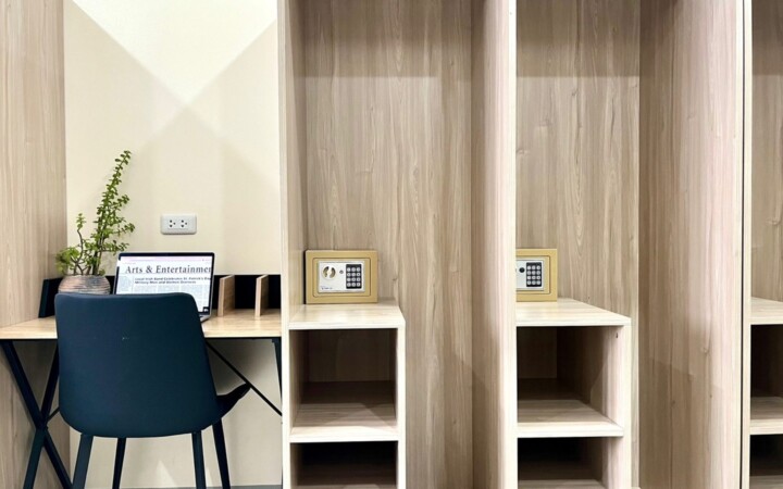 I.BREEZE プライム校の4人部屋の机と収納