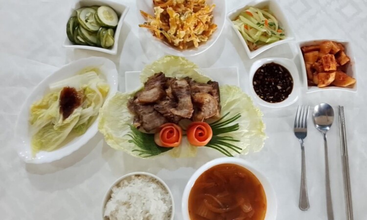IMSの食事（ステーキとお粥）