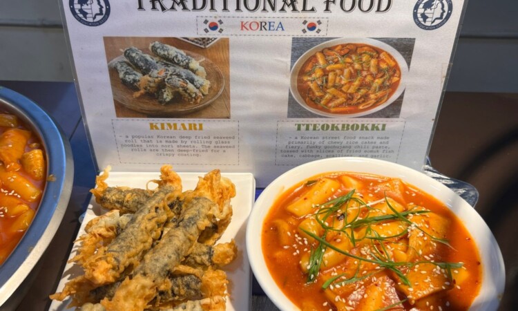 「伝統食の日」の韓国料理（キマリとトッポギ）