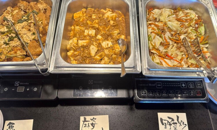 松之家の朝食（麻婆豆腐など）