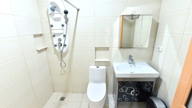 Stargateの寮のバスルーム。トイレットペーパーを流せる