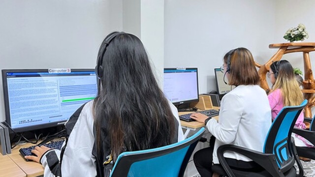 WALESのコンピューター席