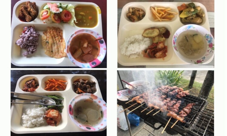 We Academyの食事（トレーの定食とバーベキュー）