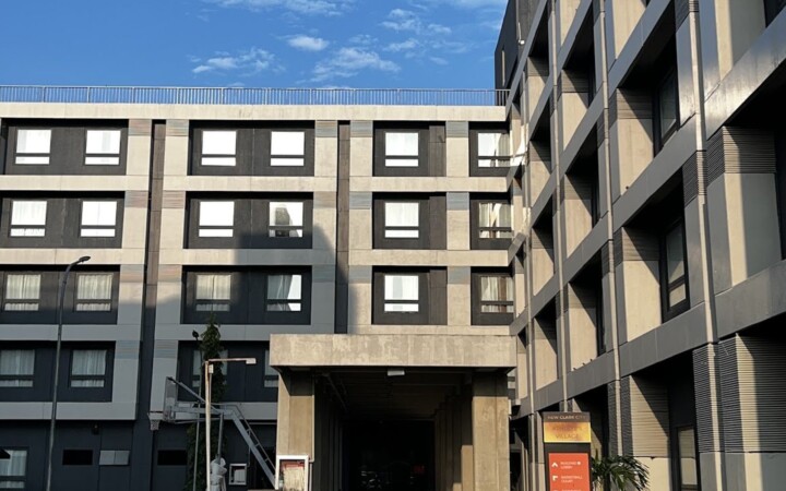 WALES NCAの学生寮の入口