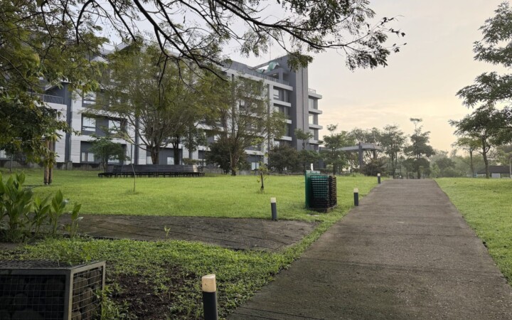WALES NCAの学生寮の横の遊歩道