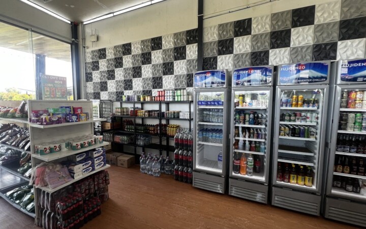 WALES NCAの敷地内のコンビニの飲み物売り場